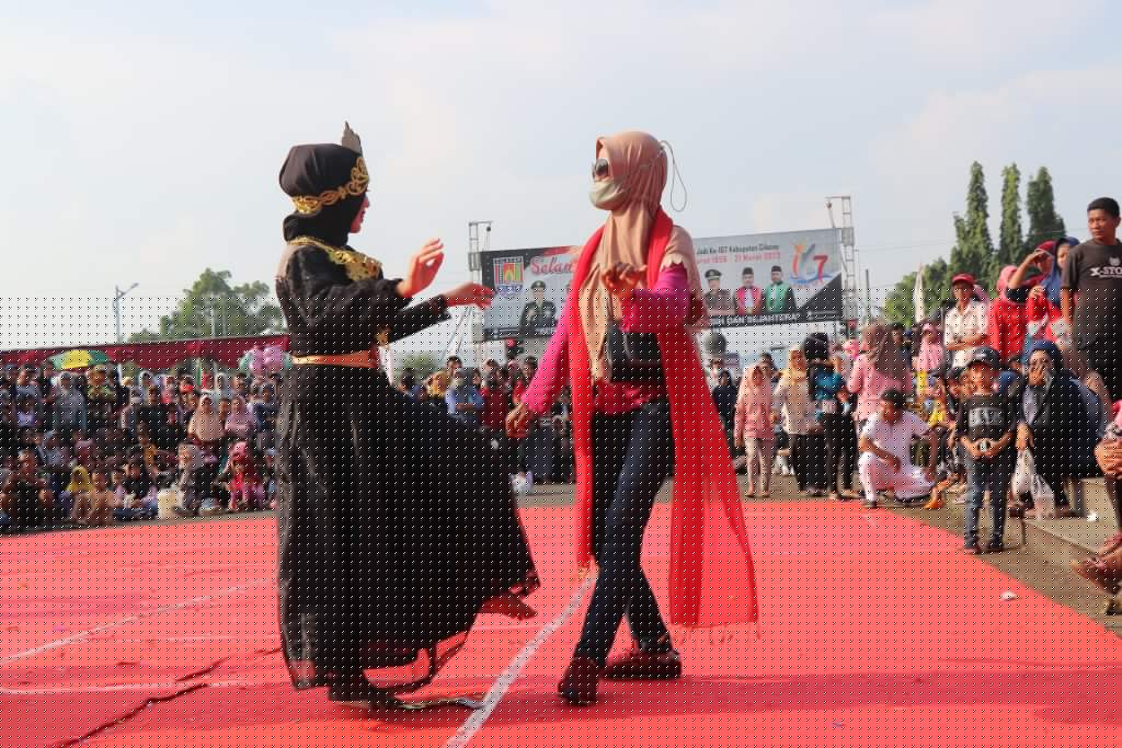 Tampil Saat CFD, Tari Jaipong Khas Pasundan, Disambut Warga Cilacap