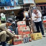 Satpol PP Kota Semarang Razia Ratusan Botol Miras