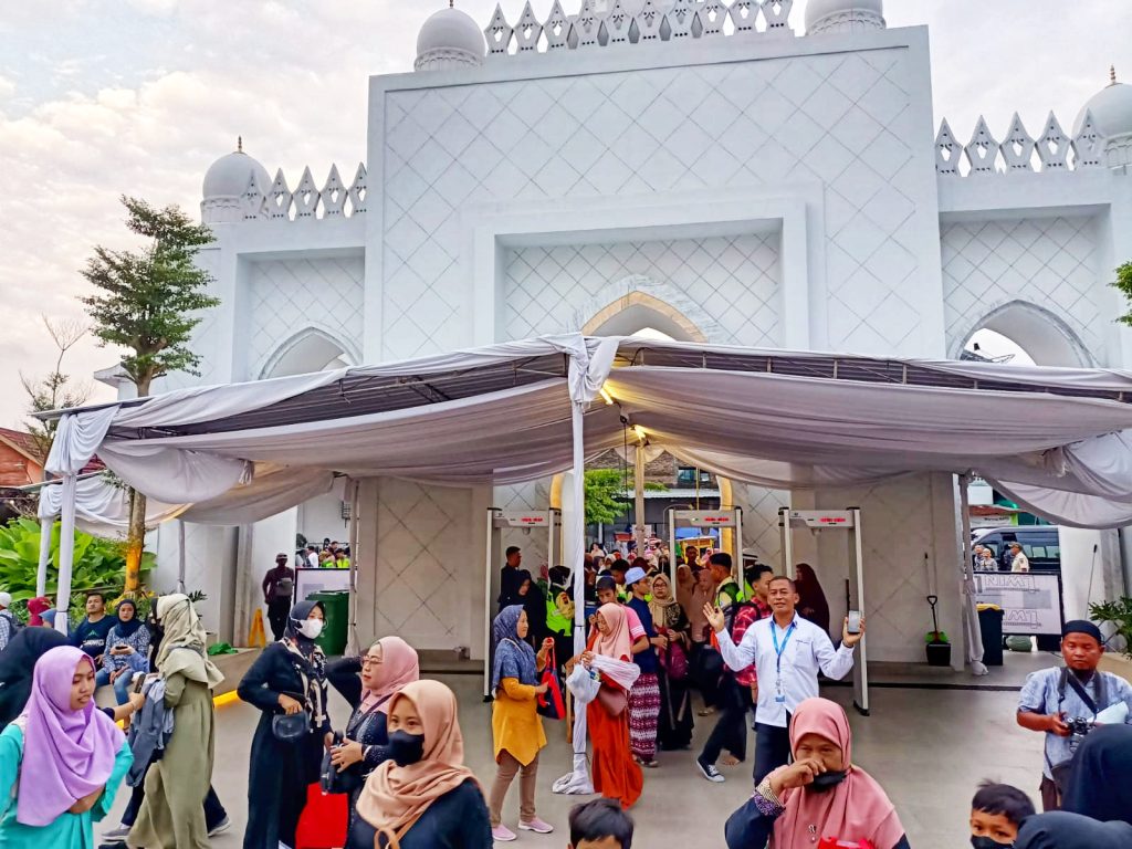 Masjid Raya Sheikh Zayed Solo kini telah dibuka untuk masyarakat umum (Foto: Dok Kemenag)