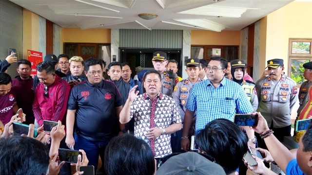 Ratusan Patifosi Geruduk DPRD Pati, Tuntut Pembenahan Stadion Joyokusumo