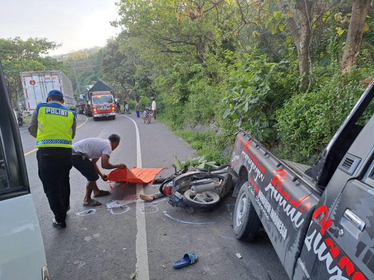 Oleng, Mobil L-300 Hantam Pemotor, 1 Orang Tewas