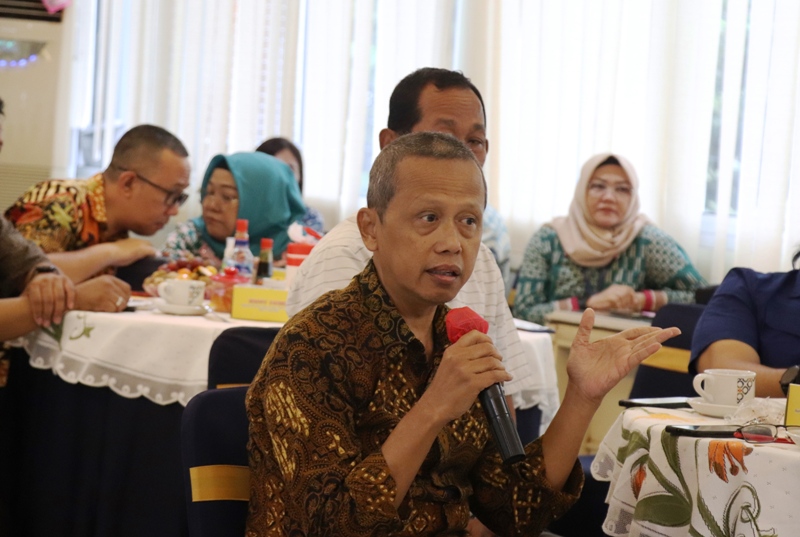 KINERJA BANK : Ketua Komisi C Bambang Haryanto memimpin kunjungan ke Bank Jateng Cabang Karanganyar untuk mengetahui kinerja bank milik Pemprov Jateng.