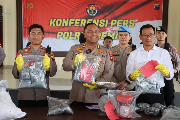 Amankan 4 Penjual Obat Petasan, Polres Demak Sita 40 Kg Bahan Peledak