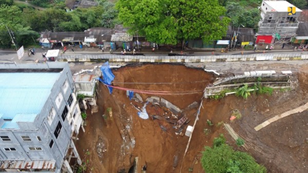Tangani Longsor Jalan Nasional Bogor-Sukabumi, PUPR Bangun Jembatan Bailey