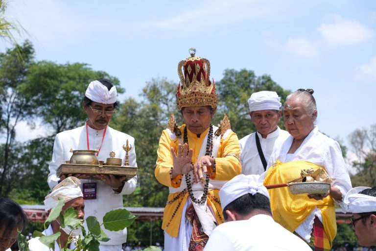 Ribuan Umat Hindu Gelar Upacara Tawur Agung Kesanga di Candi Prambanan