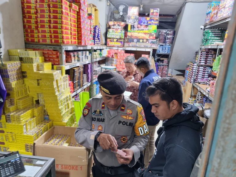 Polisi Sita 22.400 Butir Petasan di Toko Kembang Api Kampung Sewu Jebres