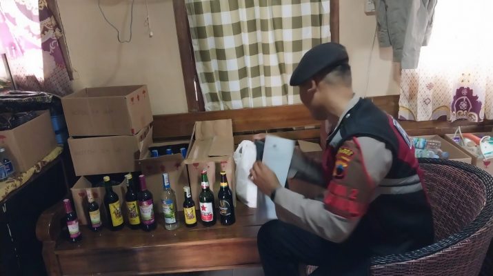 Operasi Pekat, Sat Samapta Polres Brebes Saat amankan 10 Dus Miras