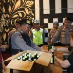 Operasi Pekat, Polisi Sita Puluhan Botol Miras di Warung Swike