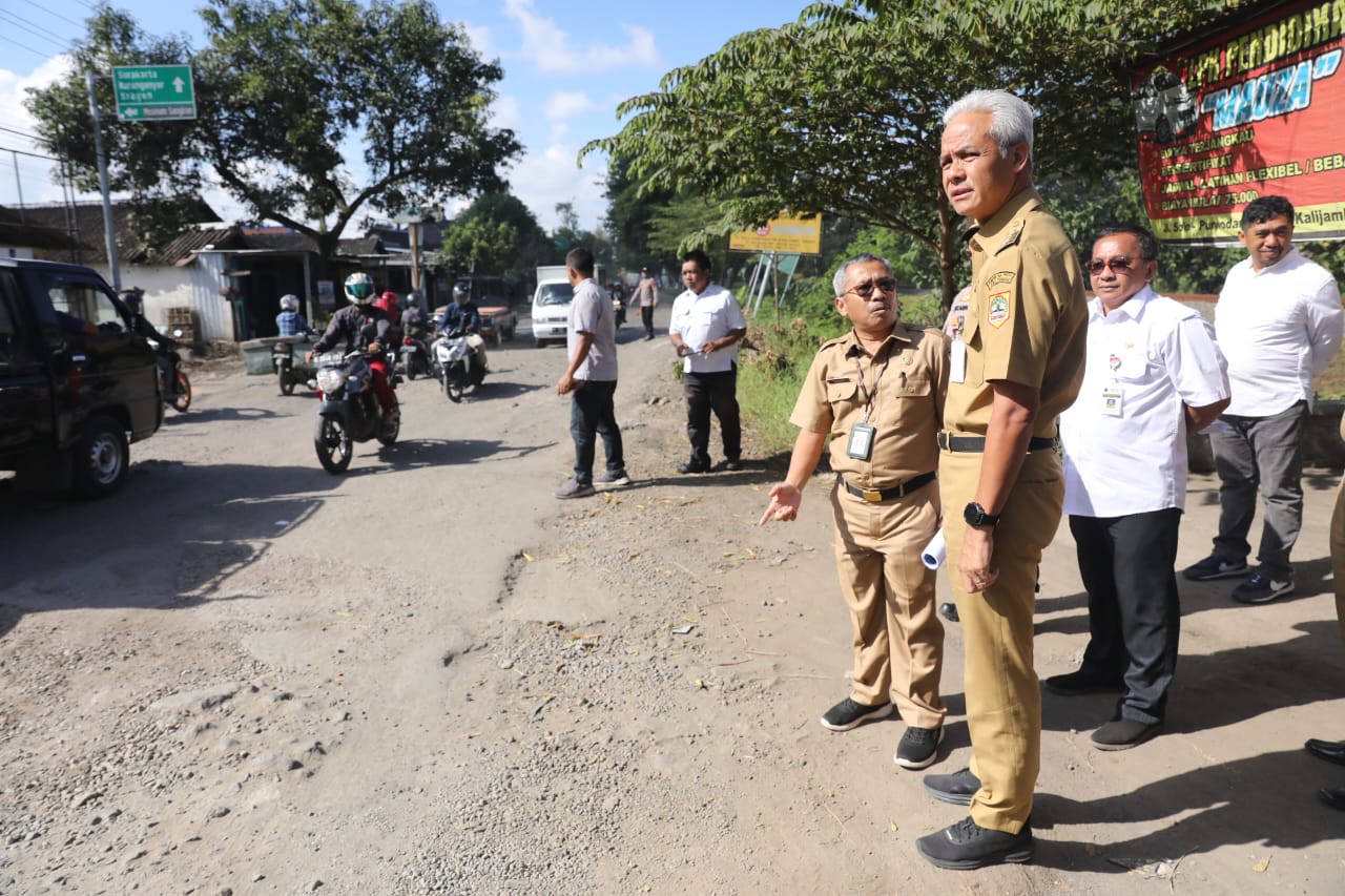 Gubernur Cek Tiga Titik Perbaikan Jalan Provinsi Solo-Purwodadi