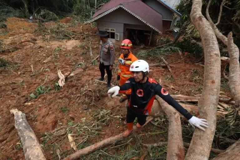 Terkendala Cuaca, Akses Jalan Tertutup Longsor Belum Terbuka, Operasi TMC Jadi Pilihan