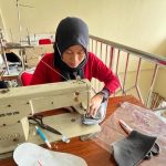Diberdayakan, Warga Kampung Bedeng Siap Pasok Sandal ke 8 Hotel di Jakarta