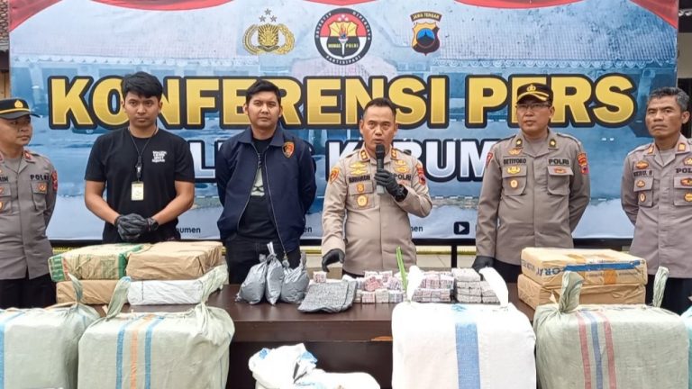 Polres Kebumen Amankan 18 Kg Bubuk Mercon dan Jutaan Butir Petasan Rawit Siap Jual