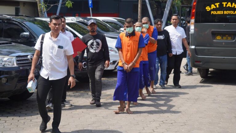 Polda Jateng Bekuk Komplotan Begal Bersenpi Sasar Taksi Online