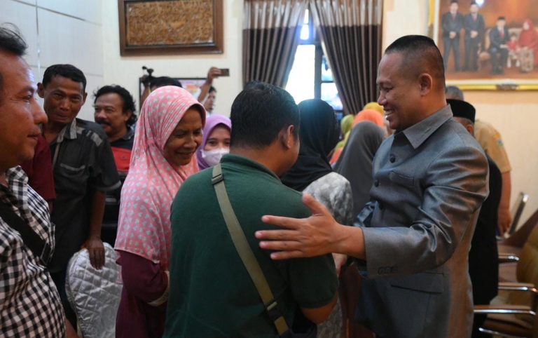 Bupati: Tidak Ada Penggusuran Pedagang Stadion Candradimuka