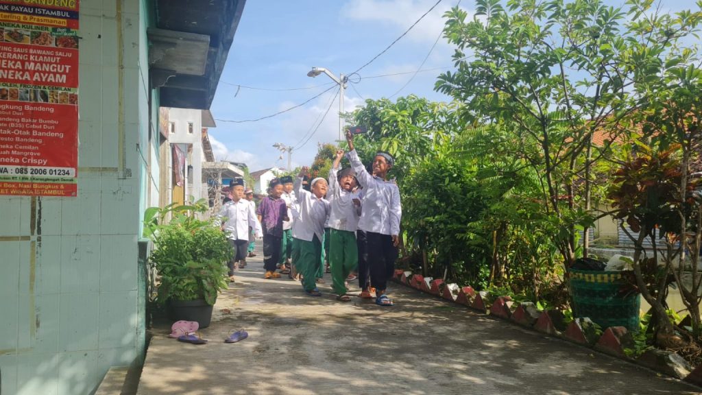 Bankeu Gubernur Buat Jalan Desa Tak Tergenang Rob