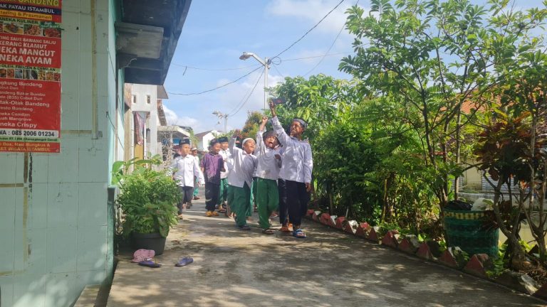 Bankeu Gubernur Buat Jalan Desa Tak Tergenang Rob