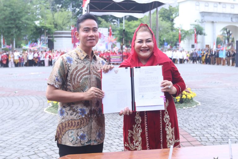 Mbak Ita dan Gibran Tanda Tangani MoU Pariwisata dan Budaya