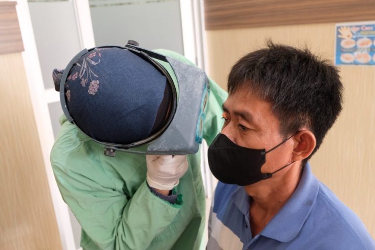 52 Warga Cilacap Barat Dapatkan Operasi Katarak Gratis