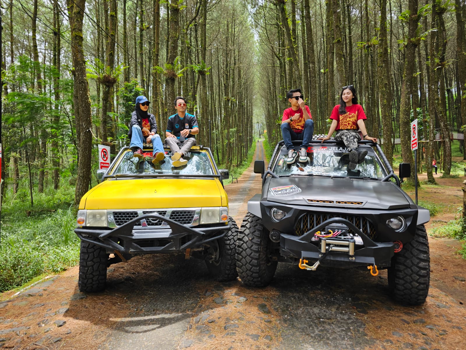 Wisatawan Bisa Menjelajah Merapi - Merbabu dengan Jeep Rasa Sedan