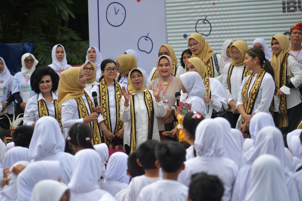 Gerakan Sekolah Sehat, Ibu Negara dan OASE KIM Ajak Siswa SD Terapkan Permainan Tradisional 