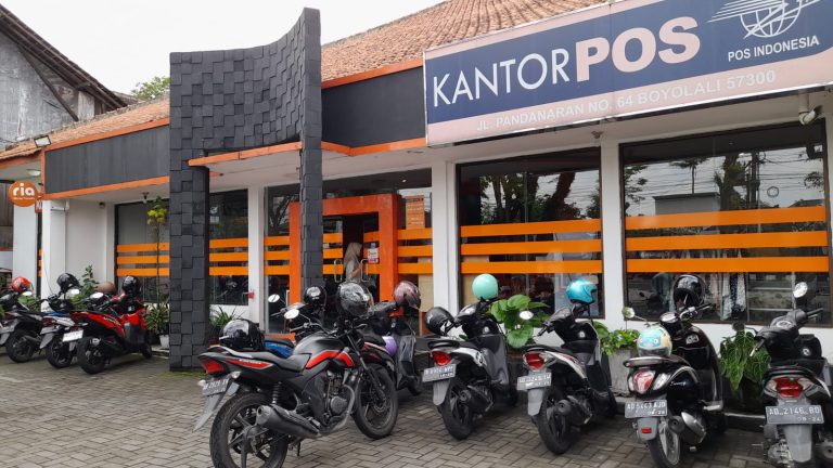 Kantor Pos Boyolali yang berlokasi di Jalan Pandanaran Nomor 64 Siswodirpuran, Kecamatan Boyolali