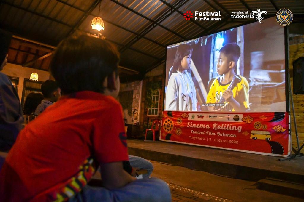 Kemenparekraf Gelar “Sinema Keliling” di Kampung Wisata Rejowinangun