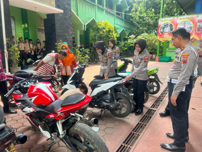 Sidak ke Sekolah, Polisi Tilang 70 Siswa