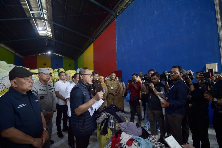 Kemendag Kembali Musnahkan 824 Bal Pakaian Bekas Impor Senilai Rp 10 M