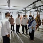 Tim Ditjen PHU Kemenag sedang melakukan survei ke RPH di Saudi