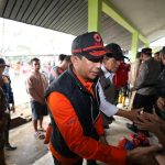 Kepala BNPB Letjen TNI Suharyanto meninjau salah satu pos pengungsian di Natuna.