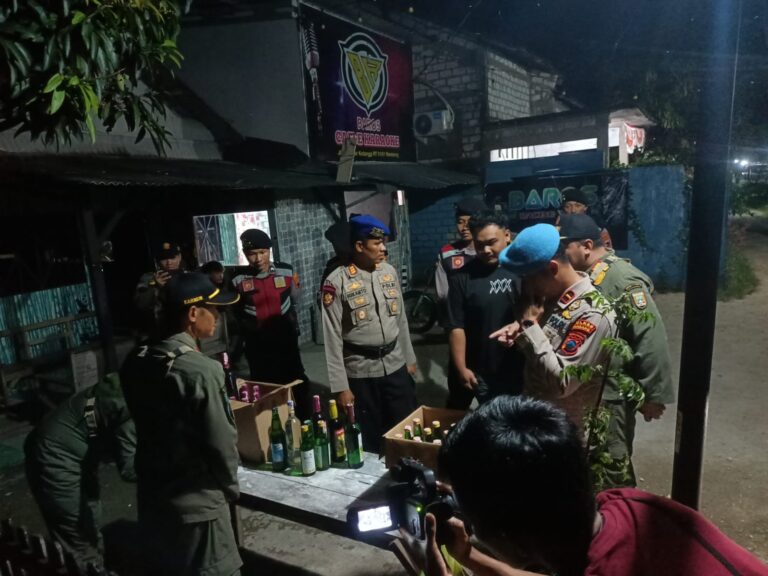 Operasi Pekat, Personel Gabungan Kembali Sita Puluhan Botol Miras