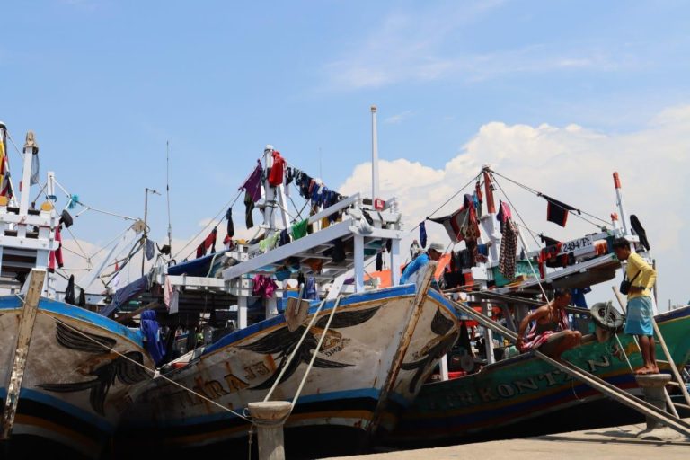 Genjot PAD 2023, TPI Pekalongan Keruk Sedimentasi Pendangkalan di Muara