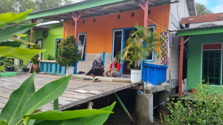 Warga Korban Abrasi Tak Lagi Nelangsa setelah Dibangunkan Rumah Bantuan Gubernur