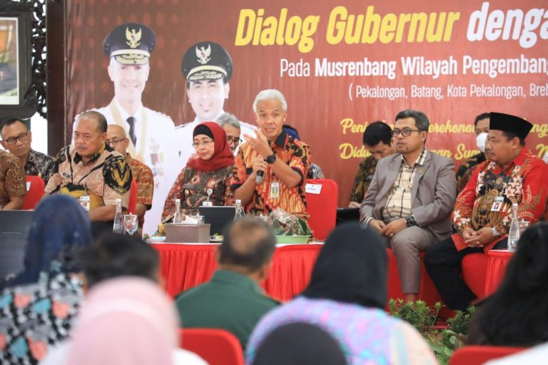 Diwaduli Kades dan Bidan Desa Sidoharjo, Ganjar Gerak Cepat