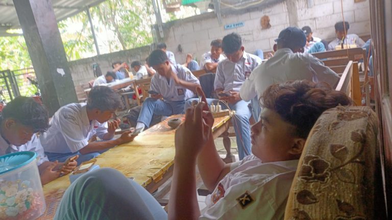 Miris, Puluhan Siswa Wirosari Grobogan Nongkrong Saat Jam Pelajaran