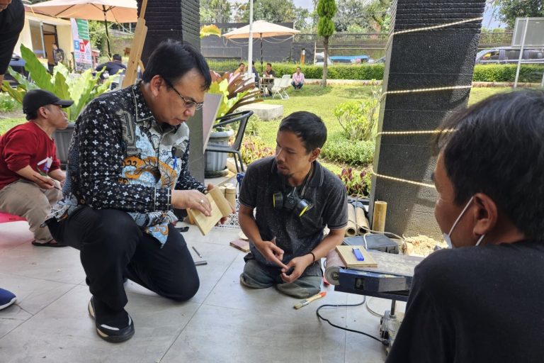 Tumbler Karya Penyandang Disabilitas Mejeng di Jaringan Retail Eropa