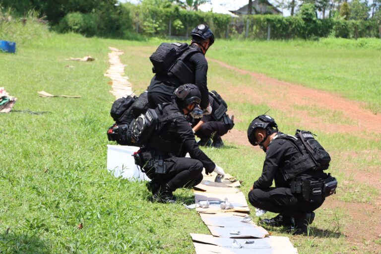 Polres Wonosobo dan Tim Gegana Polda Jateng Musnahkan Puluhan Kilogram Bubuk Petasan