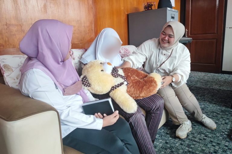 Bantu Anak Korban “Child Grooming” Sentra Darma Guna Kemensos Berikan Terapi Psikososial