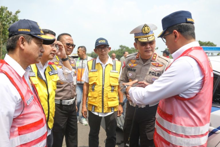 Siapkan Pengendalian Arus Mudik 2023, Korlantas dan Menhub Tinjau Tol KM 70 dan KM 81