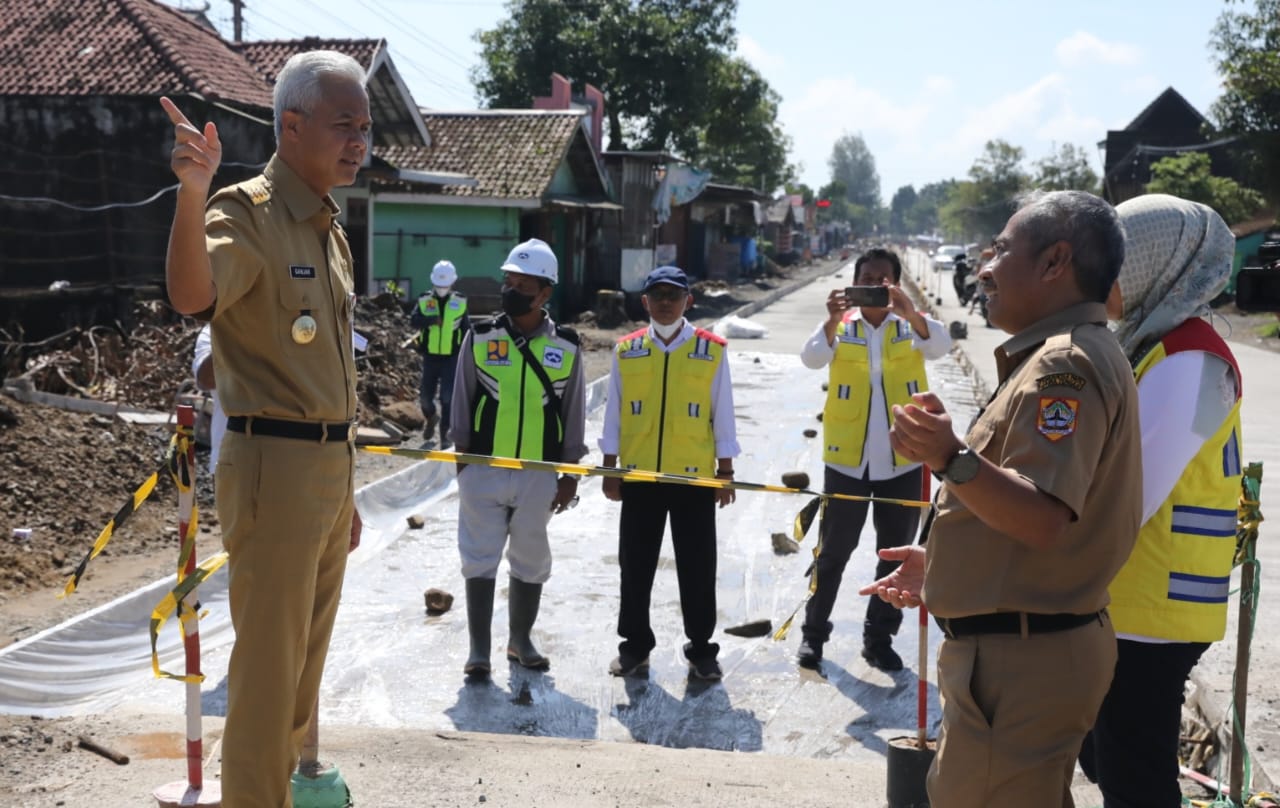 Truk ODOL Pemicu Jalan Rusak, Ganjar Siapkan Alat Timbang Portabel