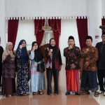 Bupati Tiwi Berangkatkan Lima Warga Purbalingga Umrah Gratis