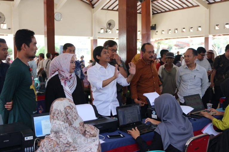 Wamen ATR BPN Tinjau Sertifikasi HGB Tanah Wonorejo