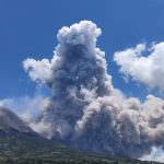 Awan Panas Guguran teramati dari puncak Gunung Merapi, Sabtu (11/3). (BPPTKG)
