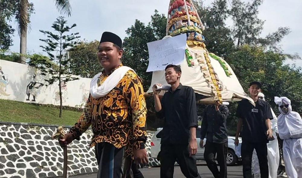 Pesan Moral Gunungan Katil SMKN 1 Kandeman, Saat Tradisi Punggahan