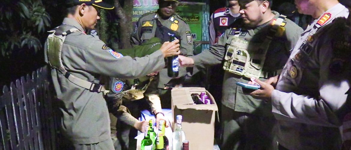 Razia Malam Ramadhan, Petugas Gabungan Masih Temukan Miras dan Pekerja di Bawah Umur