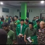 Peserta Konfercap GP Ansor Demak yang tertahan di luar ruang siding dan dianggap terlambat