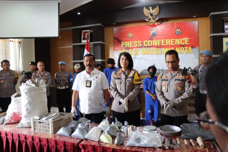 Polres Magelang Kota Amankan 6 Penjual dan 29 Kg Bubuk Mercon Siap Edar