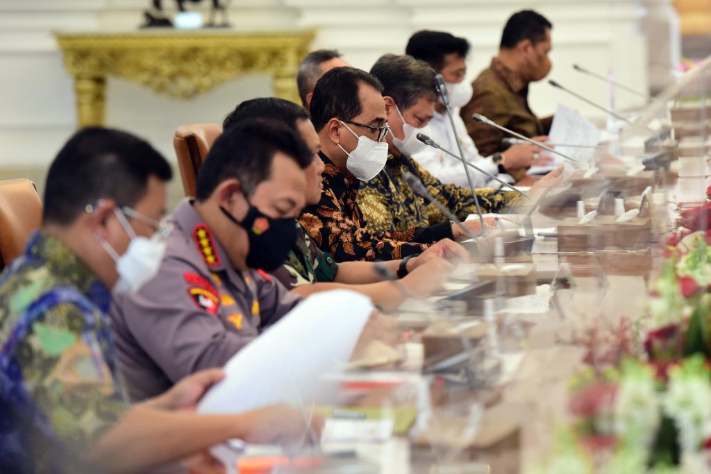 Menhub saat mengikuti Rapat mengenai Persiapan Arus Mudik Idul Fitri 1444 H di Istana Merdeka, Jakarta, Jumat (24/03).