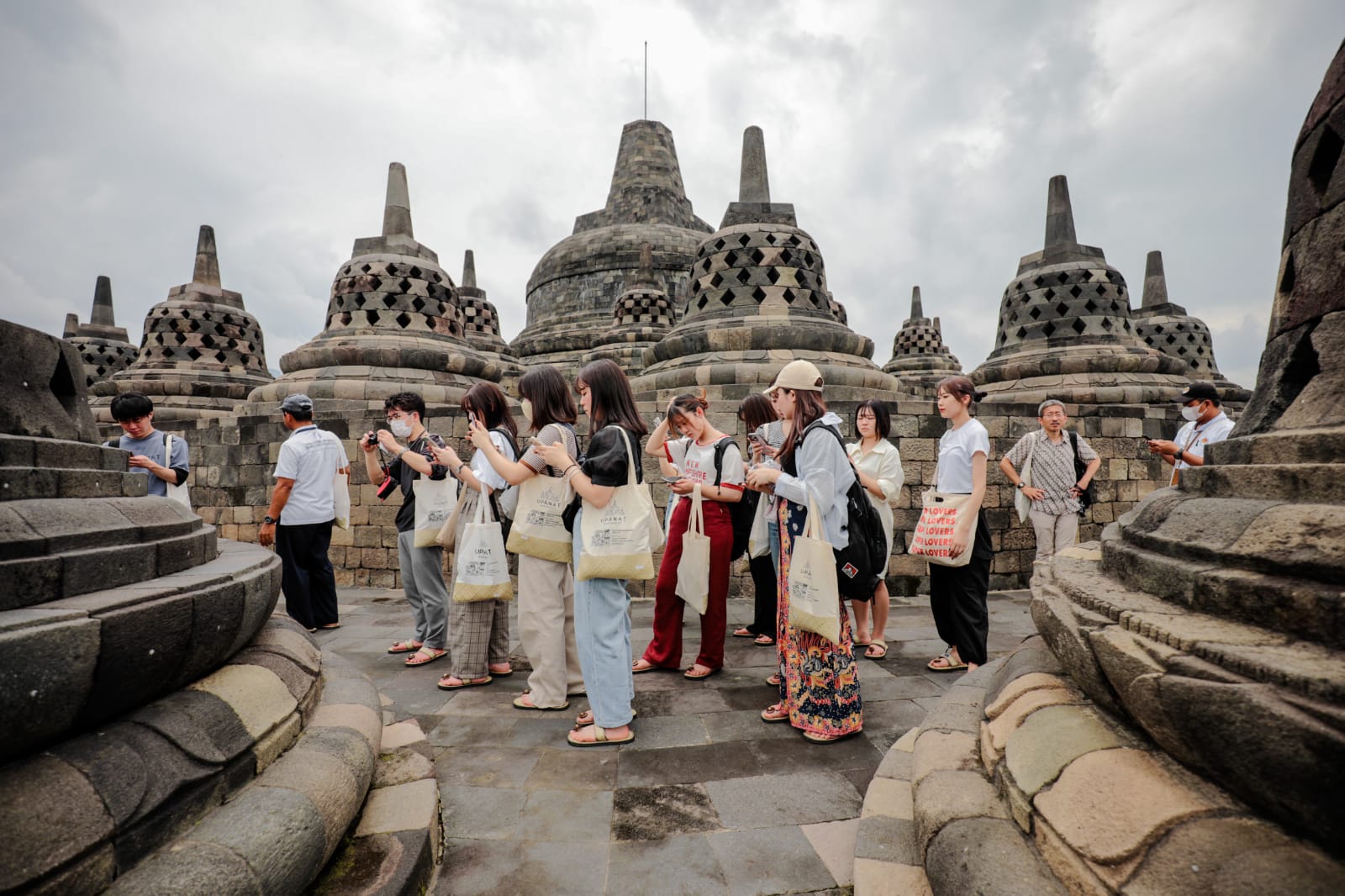 Soal Wisatawan Naik Candi Borobudur, TWC Lakukan Kajian Tertutup