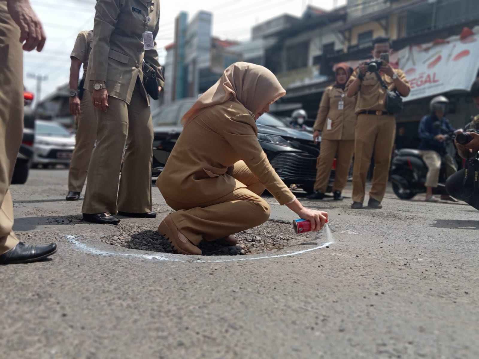 Banyak Jalan Berlubang, Bupati Minta Dinas Gerak Cepat Memperbaiki